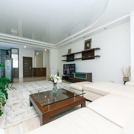 3 Комнатные Апартаменты В Центре Печерска Kiev Extérieur photo